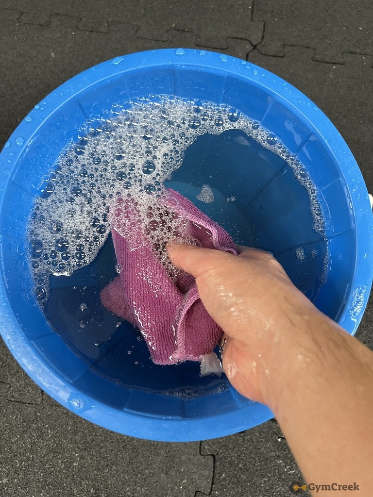 mix detergent with water