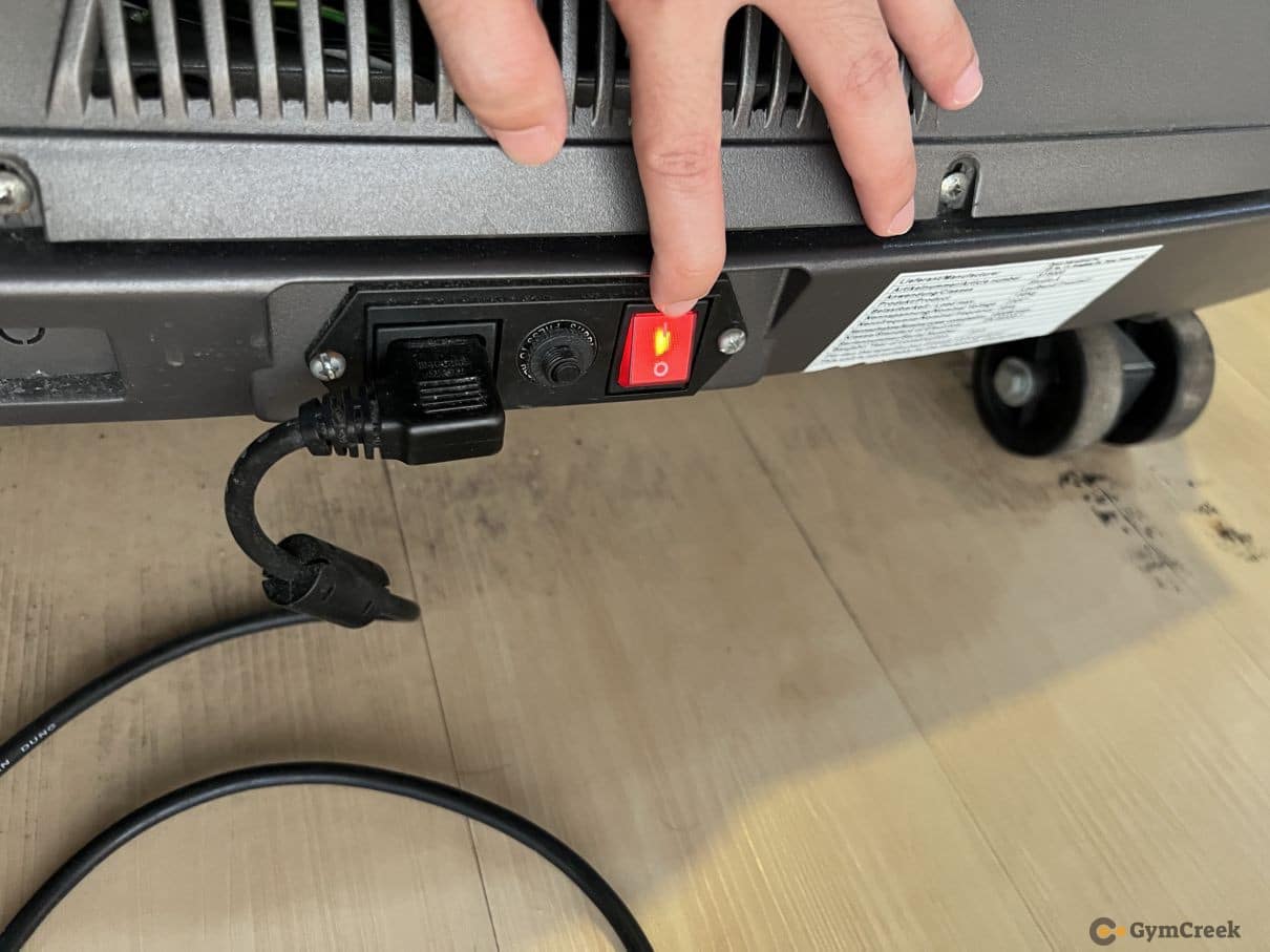 spirit-fitness-treadmill-power-button