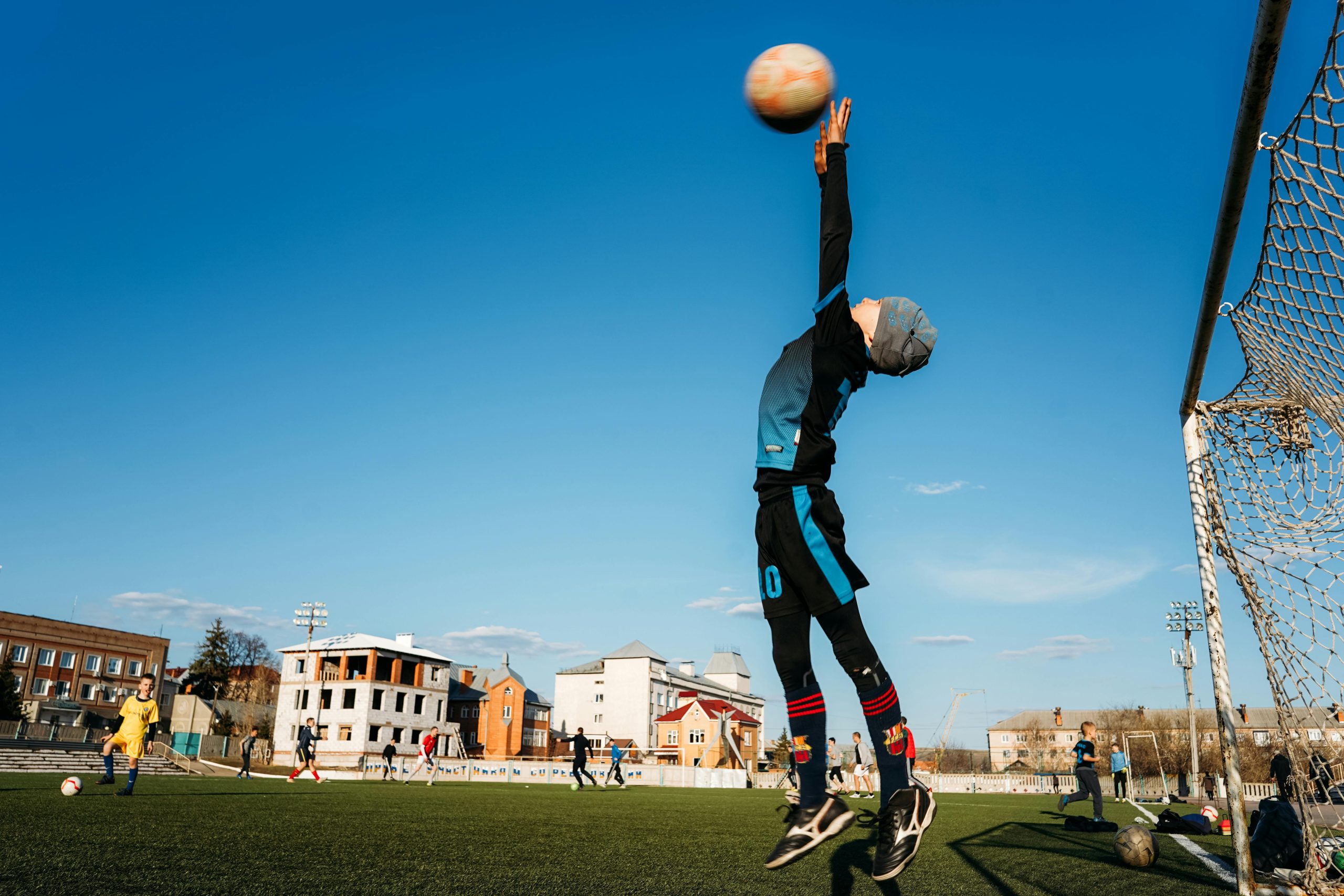 athlete jumping vertically athlete jumping vertically