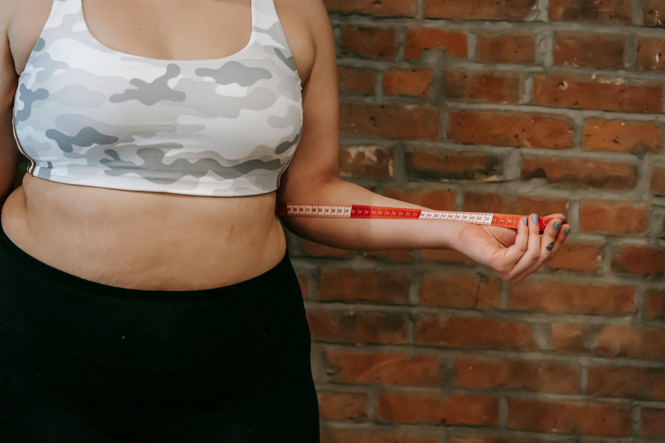 measuring wrist circumference measuring wrist circumference